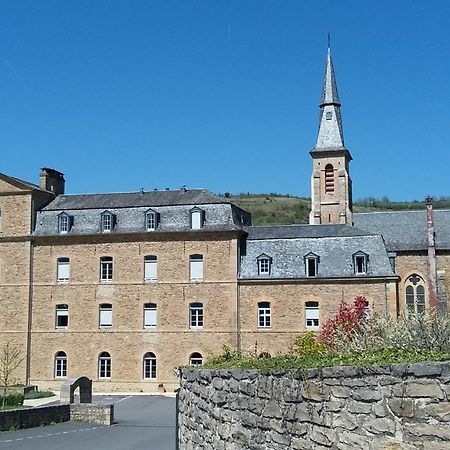 Accueil Du Couvent De Malet Hotell Saint-Côme-dʼOlt Eksteriør bilde