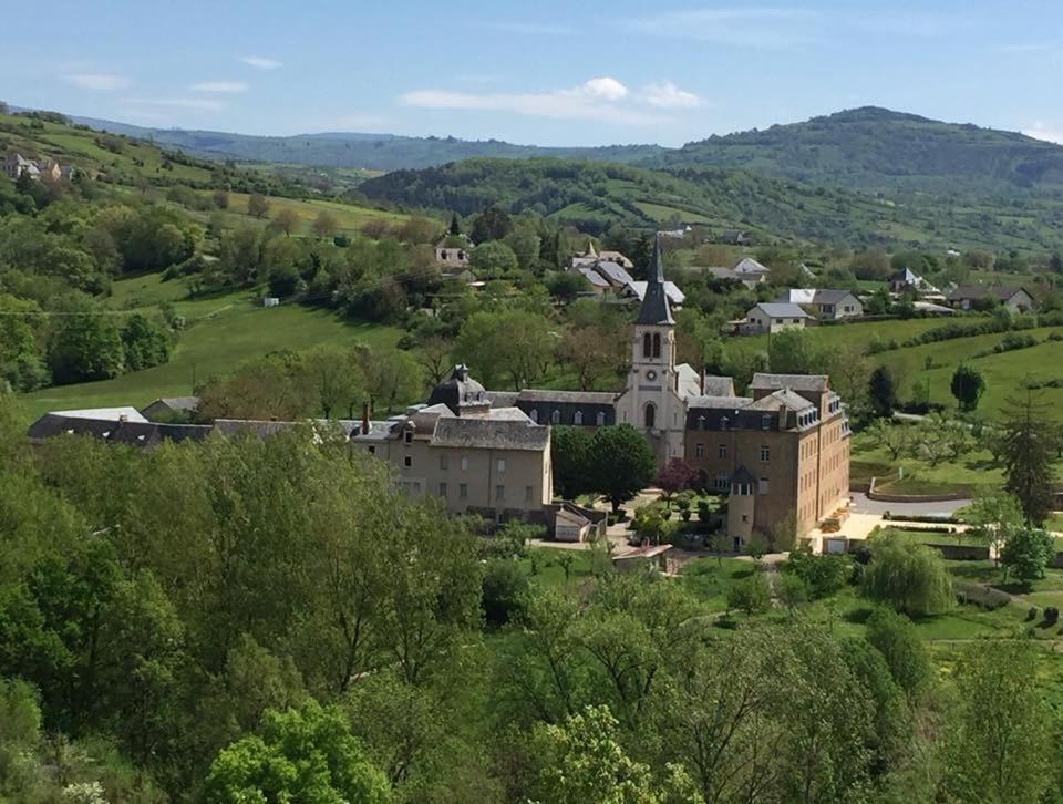 Accueil Du Couvent De Malet Hotell Saint-Côme-dʼOlt Eksteriør bilde